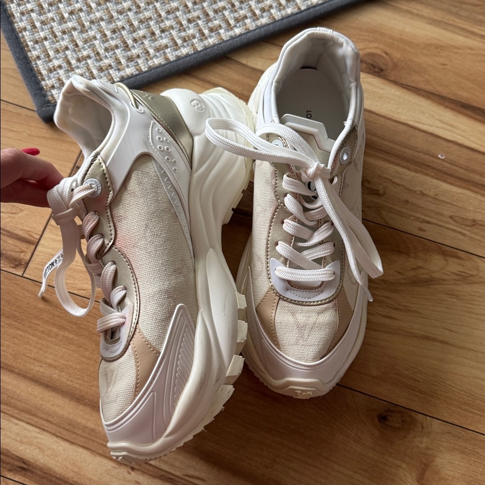 Louis Vuitton White and Gold Casual Shoes 38
